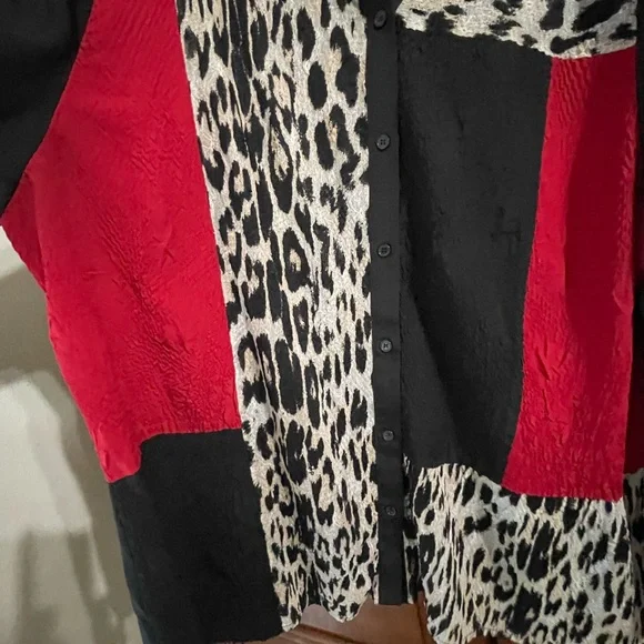 Chico's blouse Roxanna Crinkle Animal-Mix Shirt - Picture 4 of 9